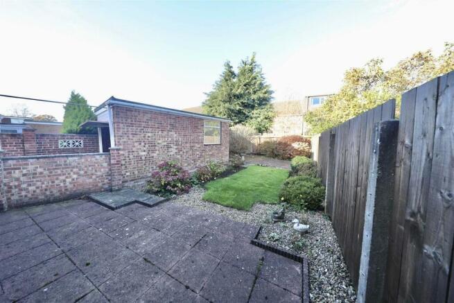 11 The wolds - Garden.jpg