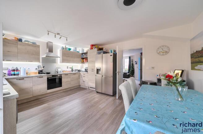 f6015c29e6444974ae1c9f2285cea129