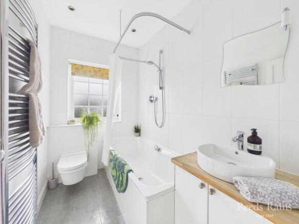 4 bed Semi-Detached for sale Image 6