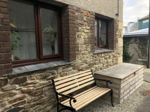EXTERNAL SEATING AREA.jpg