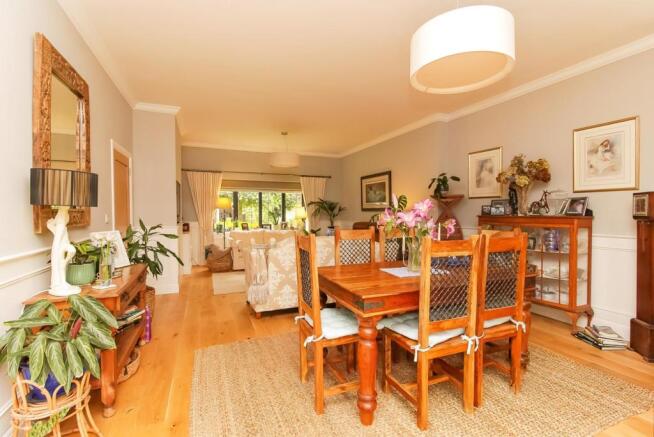 Lounge/Dining Room