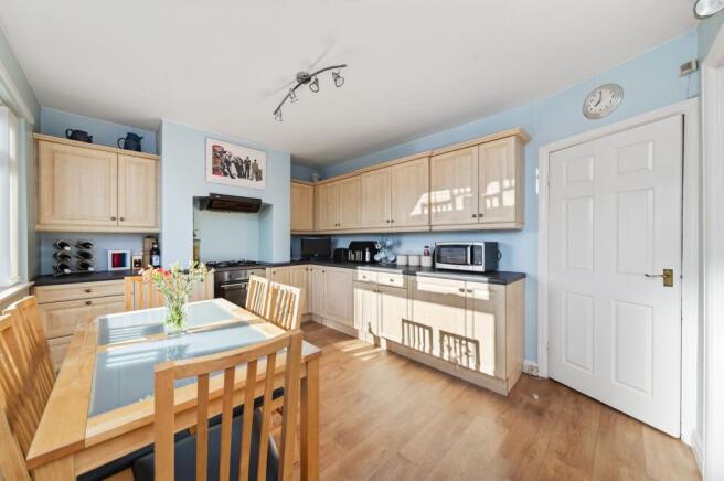 3 bed Semi-Detached for sale Image 9