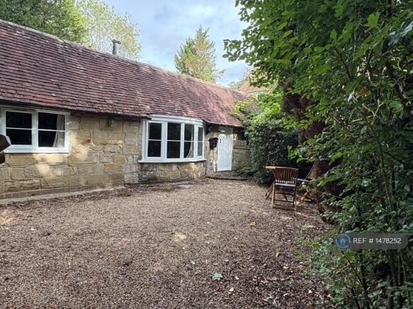 Cottage Courtyard Garden