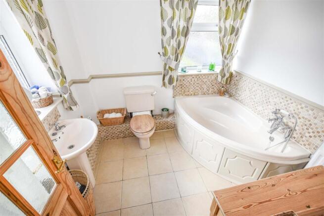 Family Bathroom.JPG