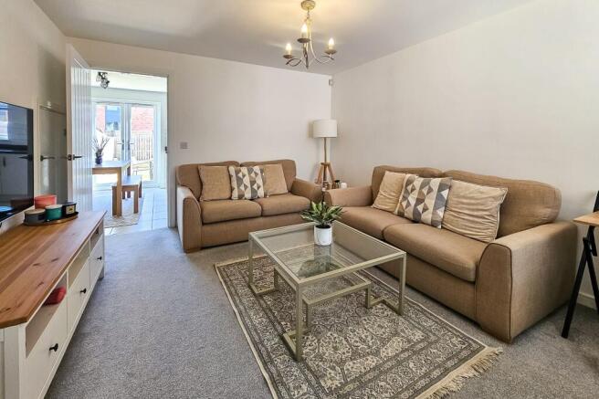 2 bed Semi-Detached to rent Image 6