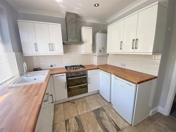 Kitchen 2.jpg