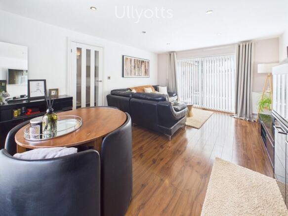 4 bed Detached for sale Image 6
