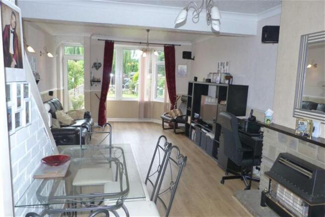 LOUNGE / DINING ROOM
