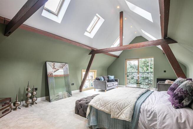 4 bed Detached for sale Image 3