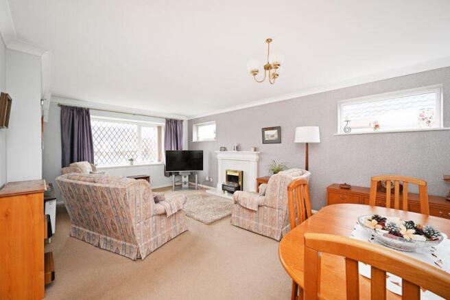 Open Plan Lounge / Dining 