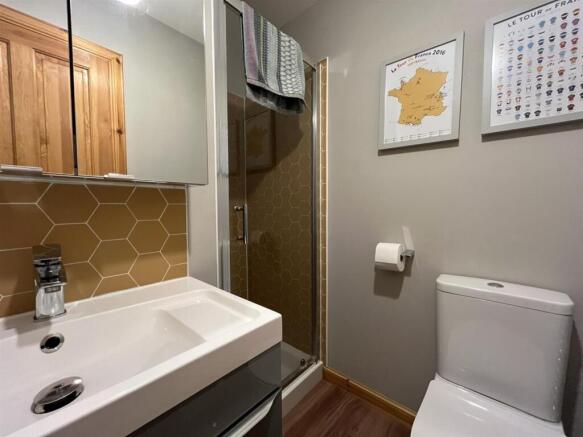 SHOWER ROOM