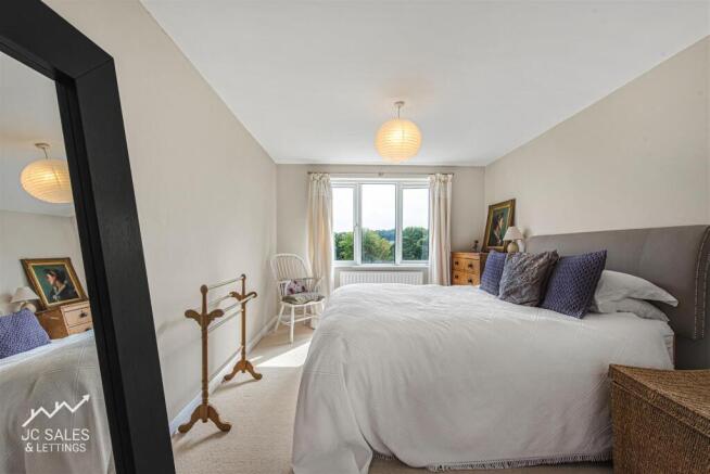 2 bed Apartment for sale Image 8
