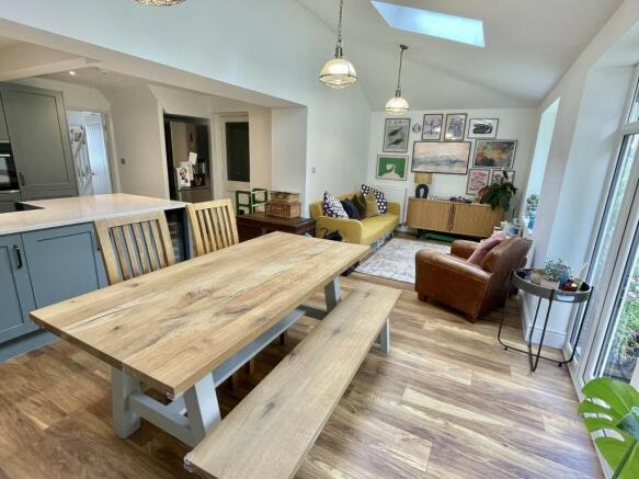 LIVING KITCHEN/DINER