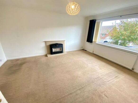 2 bed Semi-Detached Bungalow for sale Image 5