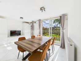 40, Deena Close, London W3 0HR