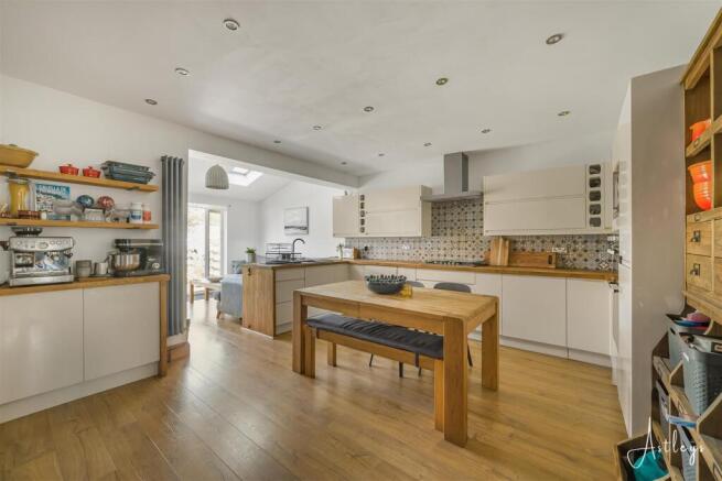Kitchen/Dining Room