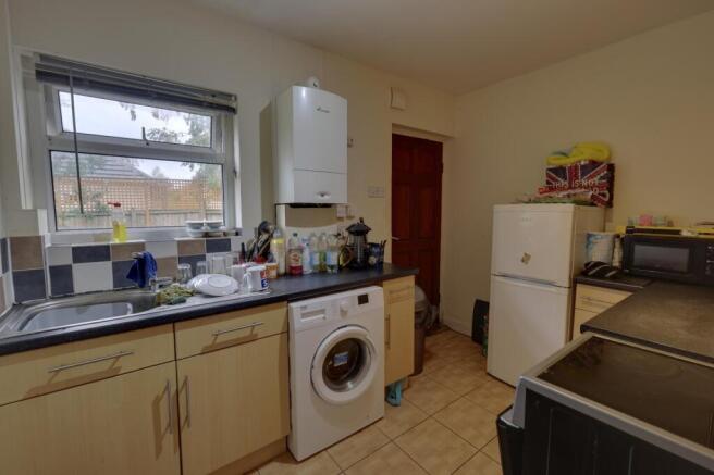 2 bed Flat to rent Image 4