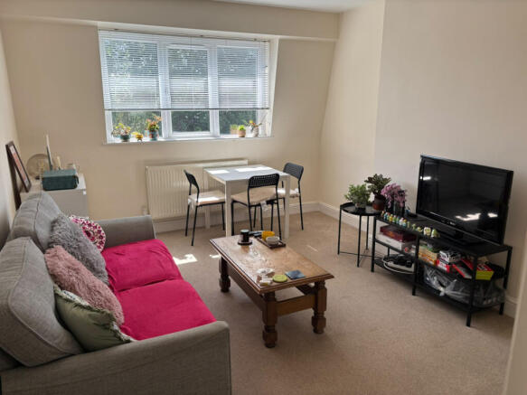 2 bed flat to rent Wentworth Road, London NW11