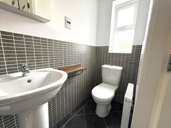 4 bed Detached to rent Image 8