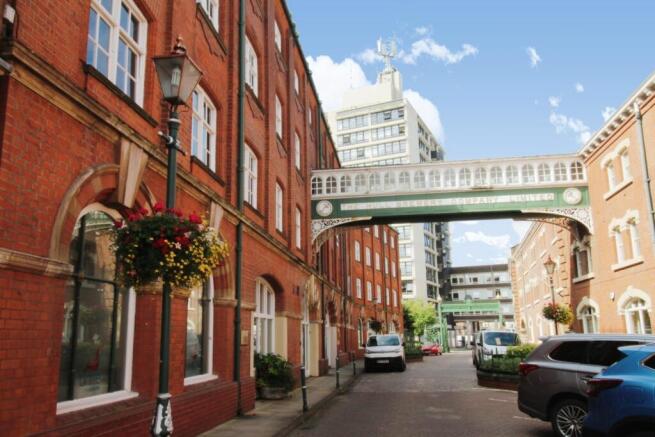 1 bed Apartment to rent Image 12