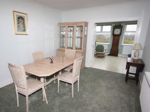 bed 3 / dining