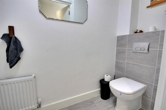 4 bed Semi-Detached for sale Image 5