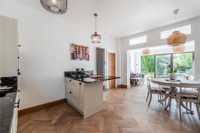 2 bed Apartment for sale Image 4