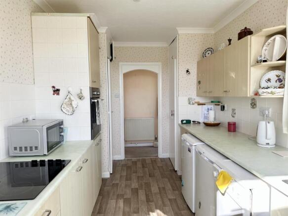 Kitchen 2.jpg