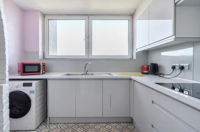 1439100-13-69d52b...