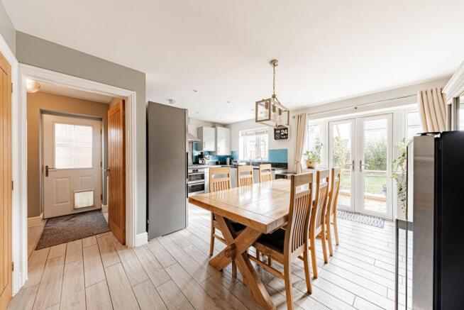 Kitchen/Dining Room (1)