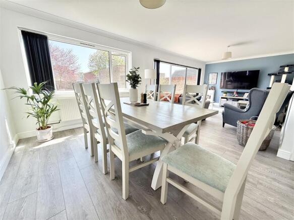 Horner Close, Roydon photo 4