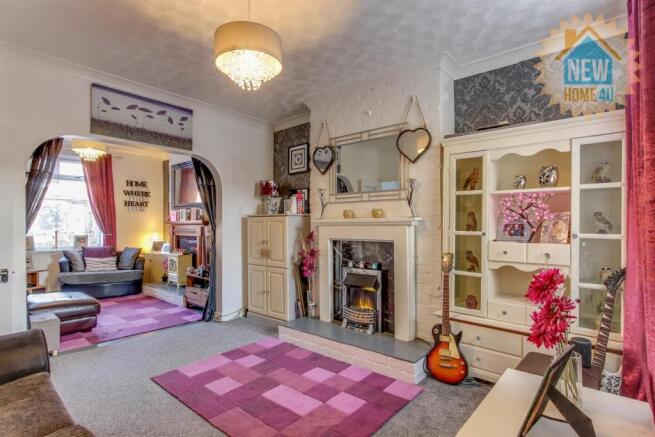 DINING / SITTING ROOM:
