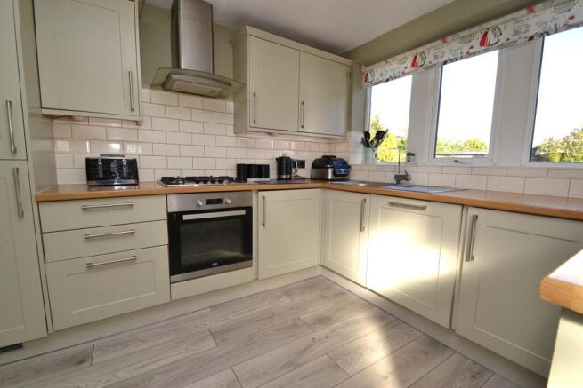 4 bed Detached for sale Image 5