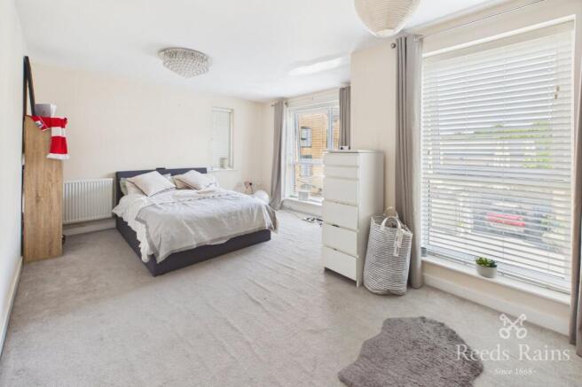 5 bed Semi-Detached to rent Image 4