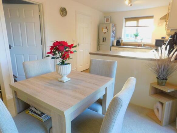 28 buttercup close (9)