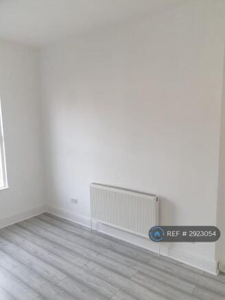 2 bed Flat to rent Image 10