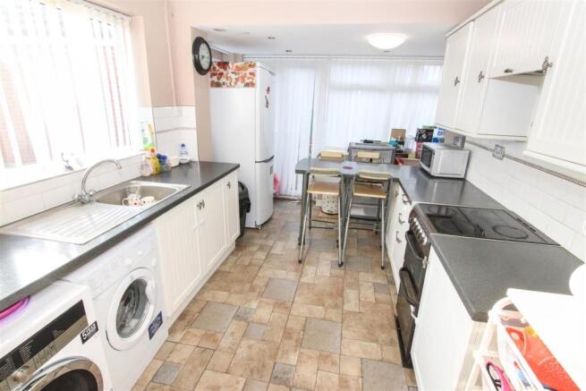 FITTED KITCHEN/DINING ROOM