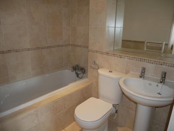2 bed Apartment to rent Image 11