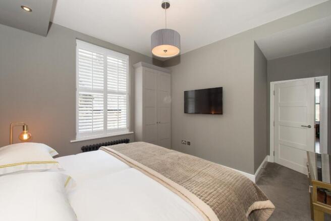 6 bed Detached for sale Image 11