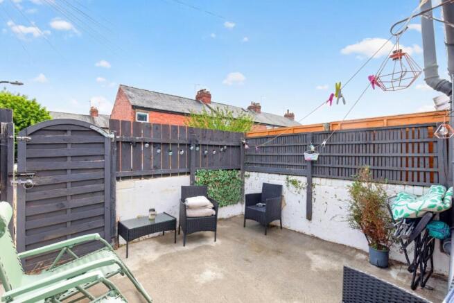 2 bed End of Terrace to rent Image 12