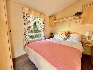 Willerby Vacation Se Main Bedroom At Breydon Water