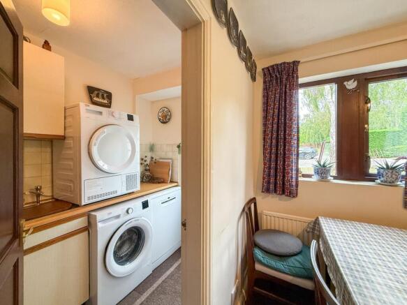4 bed Detached for sale Image 11