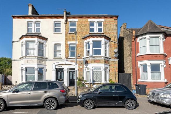 Marlborough Road, E18