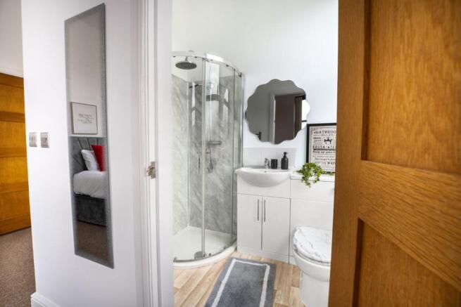 3 bed Apartment for sale Image 11