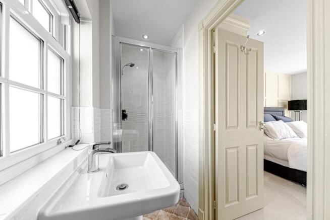 4 bed Detached for sale Image 7