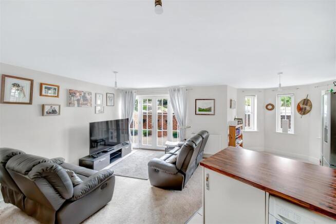 KITCHEN/LIVING AREA