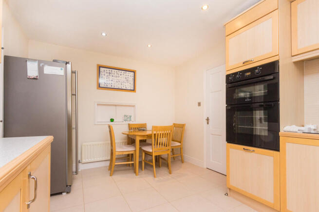 Kitchen/Breakfast...