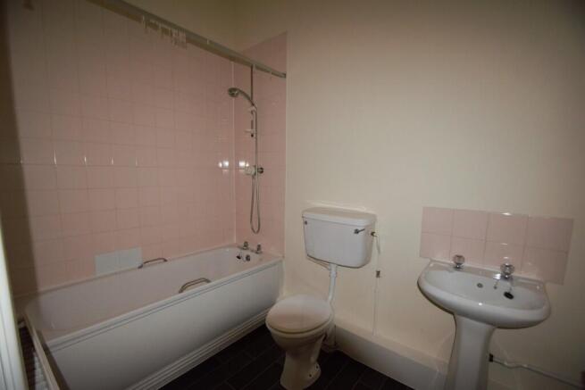 1 bed Apartment to rent Image 4