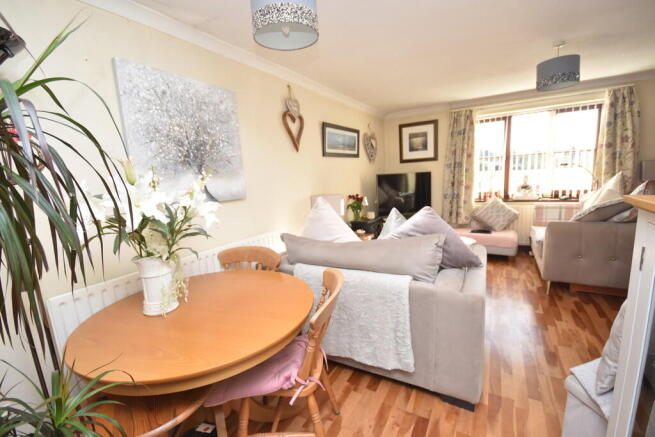 Lounge/Dining Are...