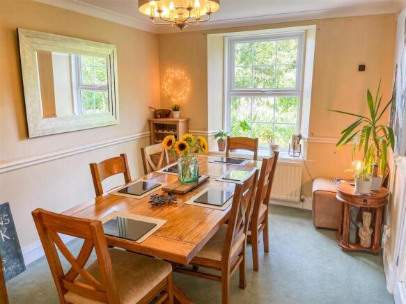 4 bed Detached to rent Image 6